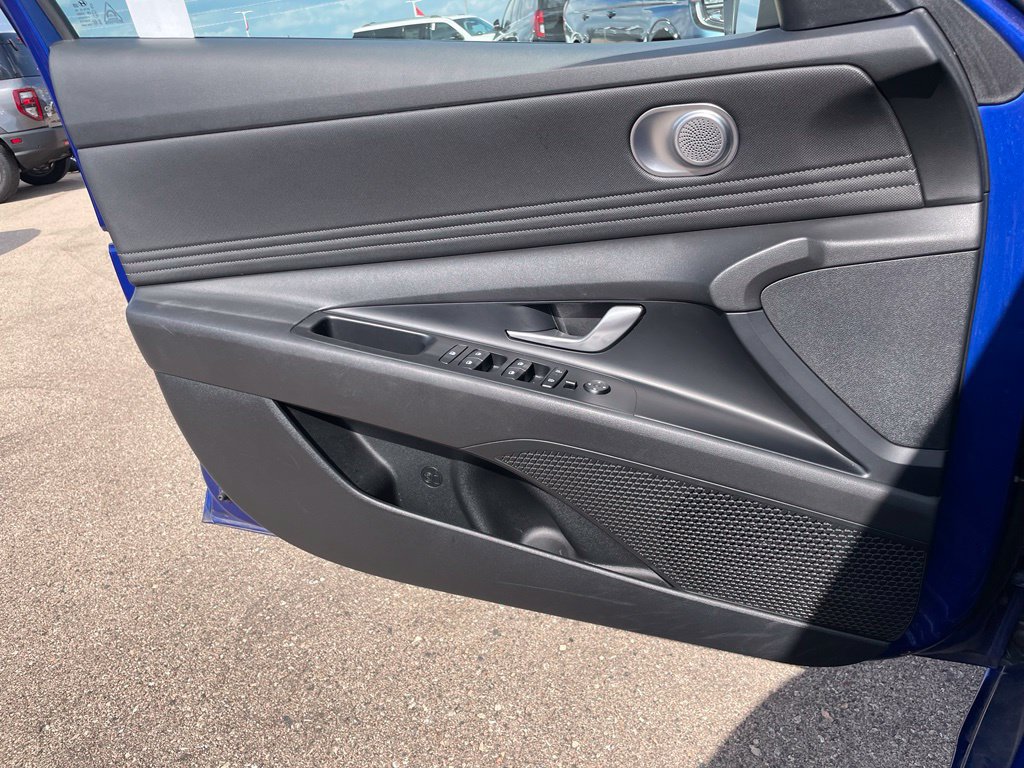 Used 2025 Hyundai Elantra SEL FWD image 41