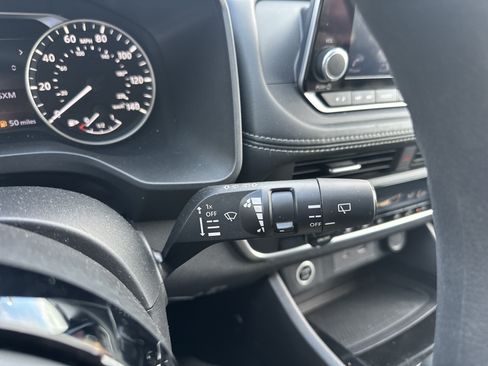 Used 2023 Nissan Rogue SV AWD/4WD image 25