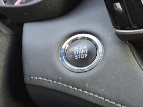 Used 2023 Toyota Highlander LE FWD image 21