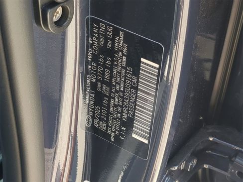 New 2025 Hyundai Venue Limited image 32