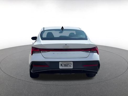 Used 2025 Hyundai Elantra SEL image 12