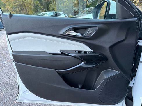 Used 2025 Chevrolet Trax LT image 20