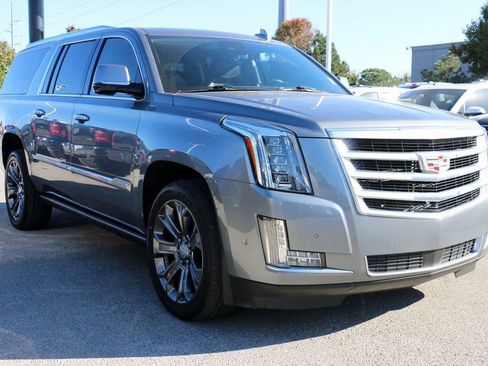 Used 2020 Cadillac Escalade ESV Premium Luxury image 4