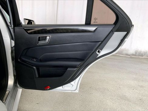 Used 2016 Mercedes-Benz E 350 Sedan image 23