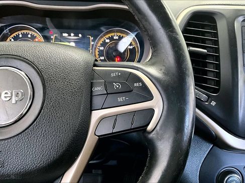 Used 2016 Jeep Cherokee Sport w/ Cold Weather Group FWD image 12