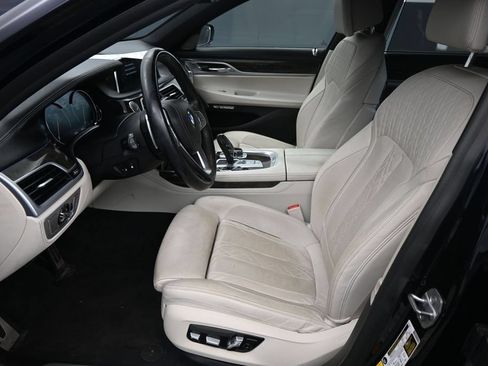Used 2018 BMW 750i xDrive AWD/4WD image 18