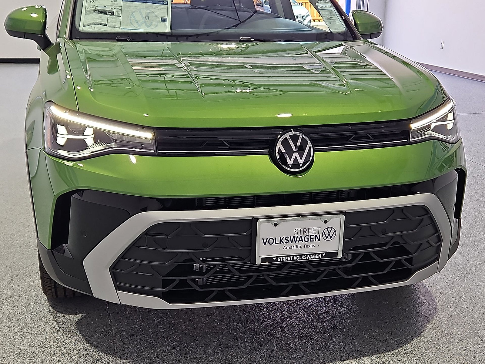 New 2027 Volkswagen Taos SE FWD image 10