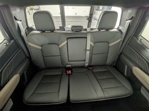 Certified 2024 GMC Canyon Denali image 31