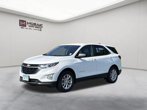 Used 2020 Chevrolet Equinox LS w/ LS Convenience Package AWD/4WD image 4