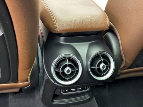 Used 2022 Alfa Romeo Stelvio Ti image 27