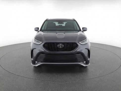 Certified 2025 Toyota Highlander XSE image 2