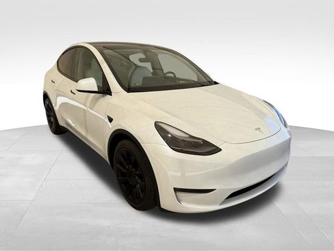 Used 2023 Tesla Model Y Long Range AWD/4WD image 3
