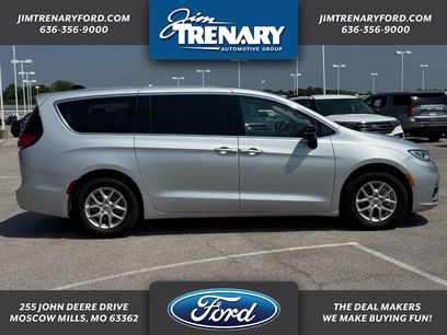 Used 2024 Chrysler Pacifica Touring-L