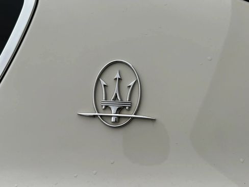 Used 2018 Maserati Levante AWD/4WD image 32