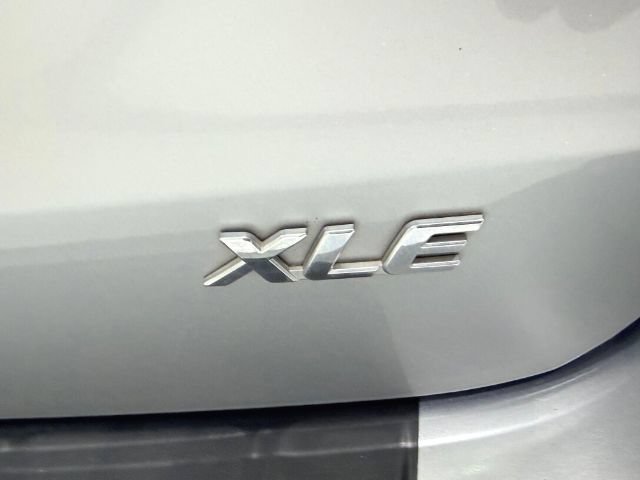Used 2017 Toyota Sienna XLE w/ XLE Navigation Package FWD image 9