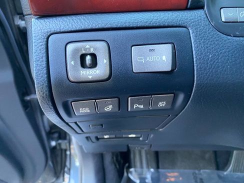Used 2011 Lexus LS 460 L w/ Luxury Pkg RWD image 19