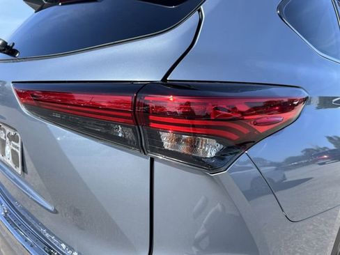 Used 2022 Toyota Highlander Platinum image 10
