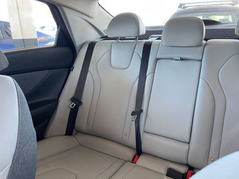 Used 2025 Hyundai Elantra Limited image 41