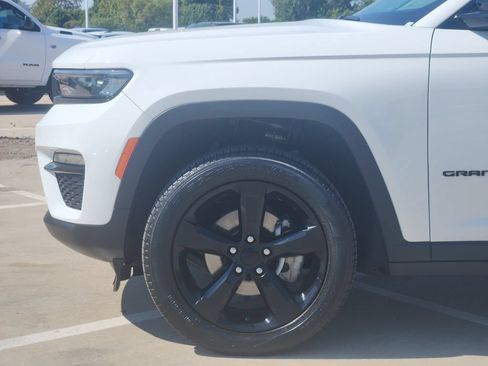 Used 2023 Jeep Grand Cherokee Limited w/ Black Appearance Package AWD/4WD image 9