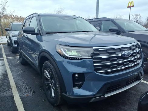 Used 2026 Ford Explorer Active w/ Active Comfort Package AWD/4WD image 2