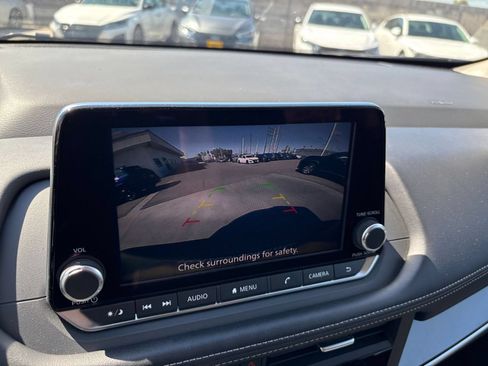 Used 2025 Nissan Rogue SV FWD image 25