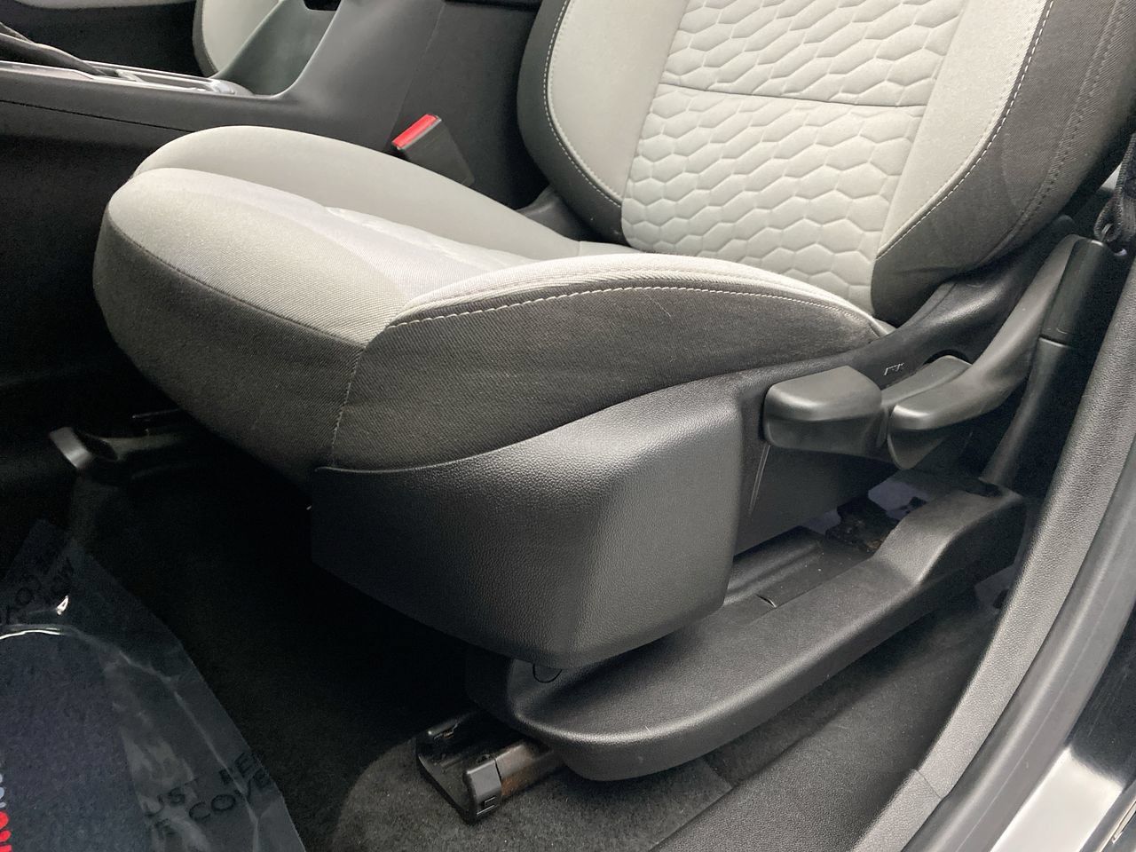 Used 2019 Chevrolet Equinox LS AWD/4WD image 13