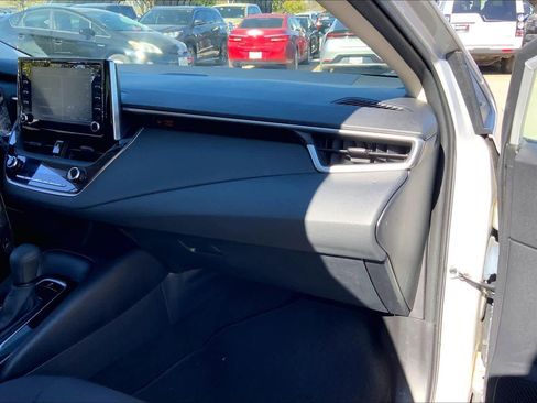 Used 2020 Toyota Corolla LE image 17