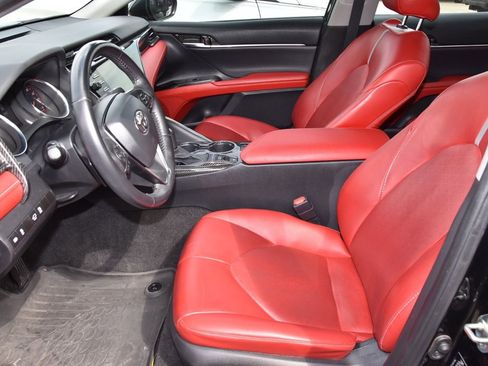 Used 2020 Toyota Camry XSE image 9