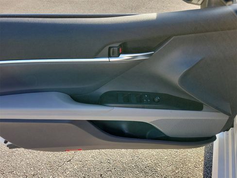 Used 2021 Toyota Camry LE image 13