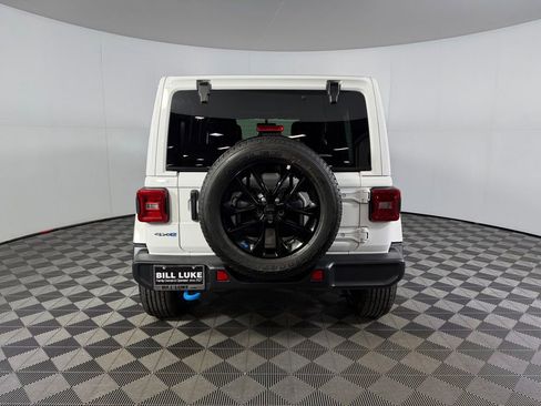 Used 2022 Jeep Wrangler Unlimited Sahara w/ Cold Weather Group AWD/4WD image 9