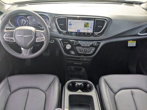 New 2026 Chrysler Pacifica Select image 14