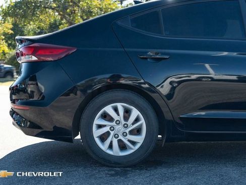 Used 2017 Hyundai Elantra SE image 5