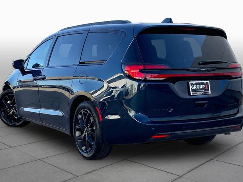 Used 2025 Chrysler Pacifica Limited FWD image 12