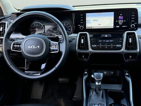 Certified 2022 Kia Sorento S FWD image 9