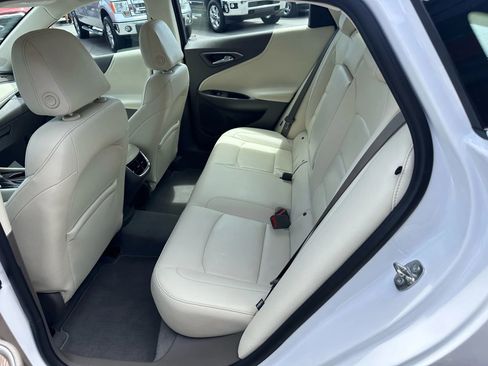 Used 2020 Chevrolet Malibu LT w/ Leather Package image 9