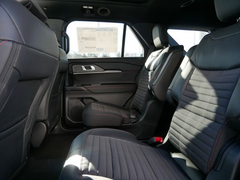 New 2026 Ford Explorer ST-Line w/ ST-Line Street Pack image 6