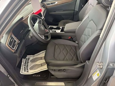 New 2026 Volkswagen Atlas SE image 3