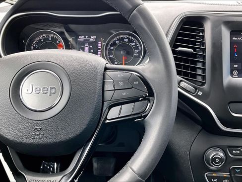 Used 2020 Jeep Cherokee Latitude Plus image 24