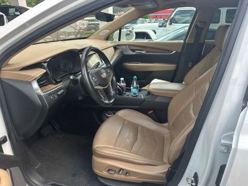 Used 2020 Cadillac XT5 Premium Luxury w/ Platinum Package FWD image 4