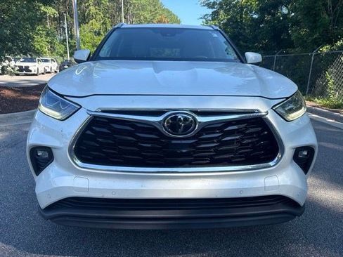 Used 2021 Toyota Highlander Limited FWD image 10