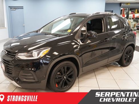 Used 2020 Chevrolet Trax LT w/ Sun & Sound Package image 1