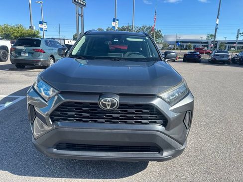 Used 2020 Toyota RAV4 LE FWD image 2