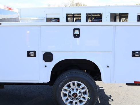 New 2026 GMC Sierra 2500 Pro w/ Convenience Package RWD image 8