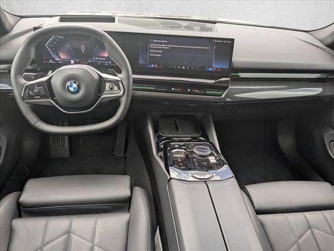 Used 2025 BMW 530i RWD image 17