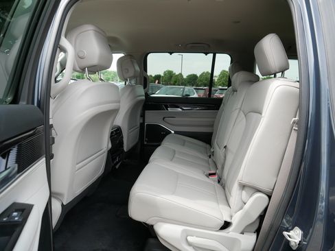 Certified 2024 Jeep Wagoneer 4WD w/ Convenience Group I image 35
