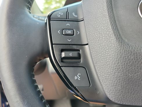 Used 2024 Toyota Prius XLE FWD image 17