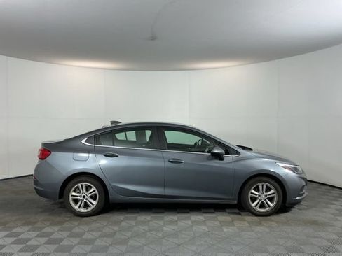 Used 2018 Chevrolet Cruze LT FWD image 4