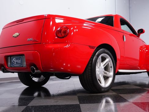 Used 2005 Chevrolet SSR image 25