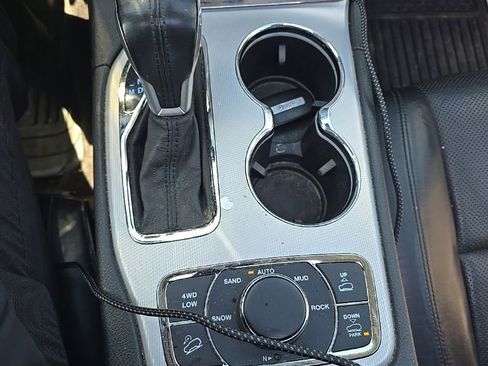 Used 2018 Jeep Grand Cherokee Summit AWD/4WD image 9