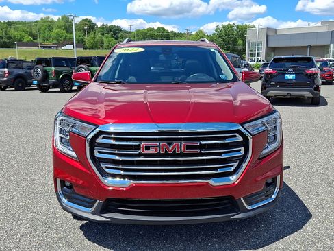 Used 2022 GMC Terrain SLT w/ Infotainment Package II AWD/4WD image 2